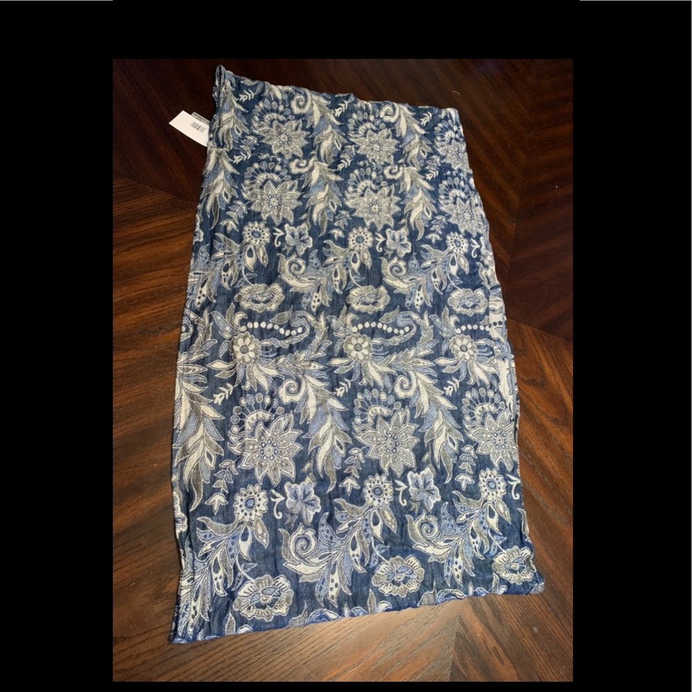 gorgeous NWT blue white floral EveryDay Living infinity loop scarf